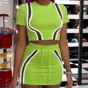 Gsuwoo Two piece neon green skirt set